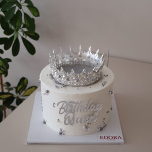 Gümüş Taçlı Pasta