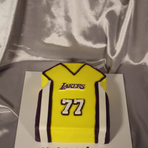 Lakers ve Doncic Temalı Doğum Günü Pastası