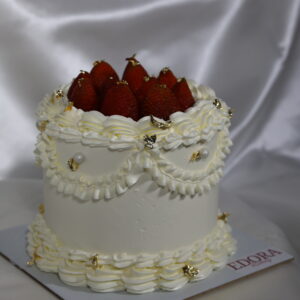 Çilekli Özel Gün Pastası