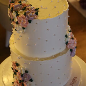 Yenilebilir Çiçek ve Şık Modern Nişan Pastası