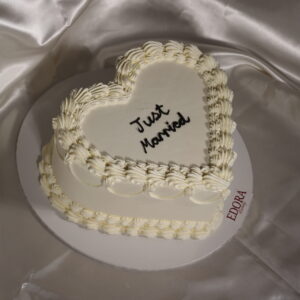 Kalpli Vintage Nişan & Düğün Pastası "Just Married"