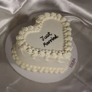 Kalpli Vintage Nişan & Düğün Pastası "Just Married"